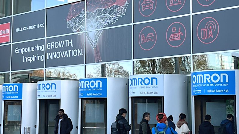 Omron-Werbung am Eingang zur Electronica (Messe München)